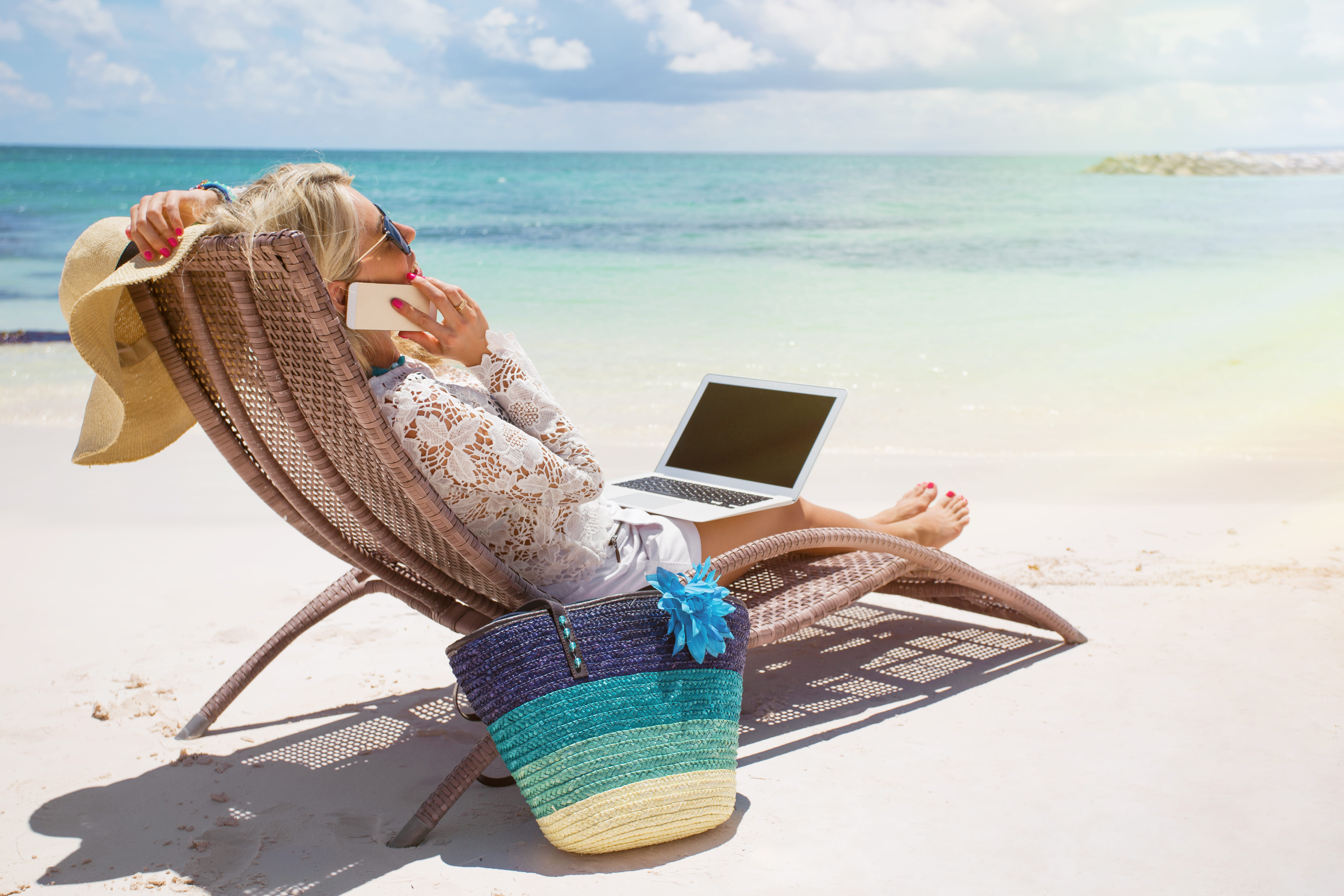 Internet in vacanza: come risparmiare e scegliere l'opzione migliore